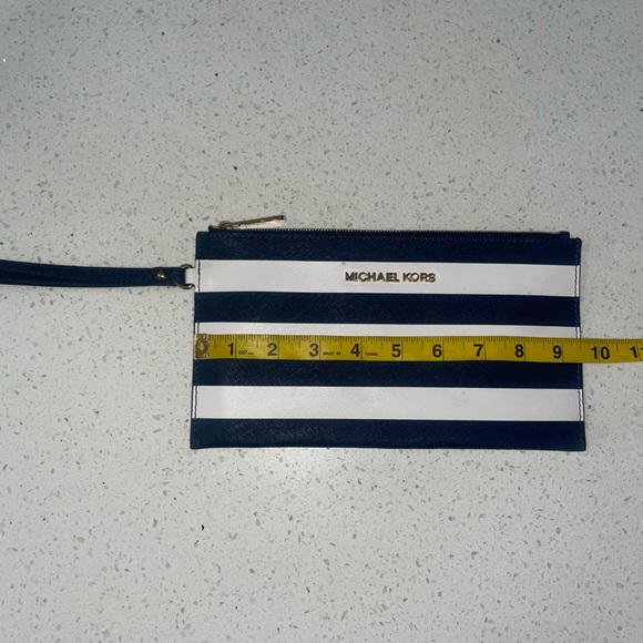 MICHAEL KORS large striped wristlet - Picture 3 of 8